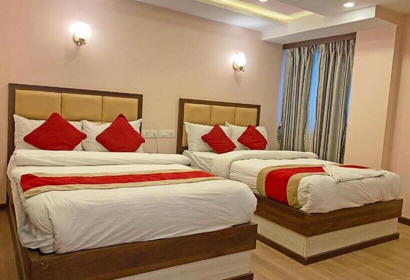 اتاق لوکس چهار تخته, White Rabbit