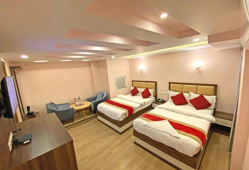 اتاق لوکس چهار تخته, White Rabbit