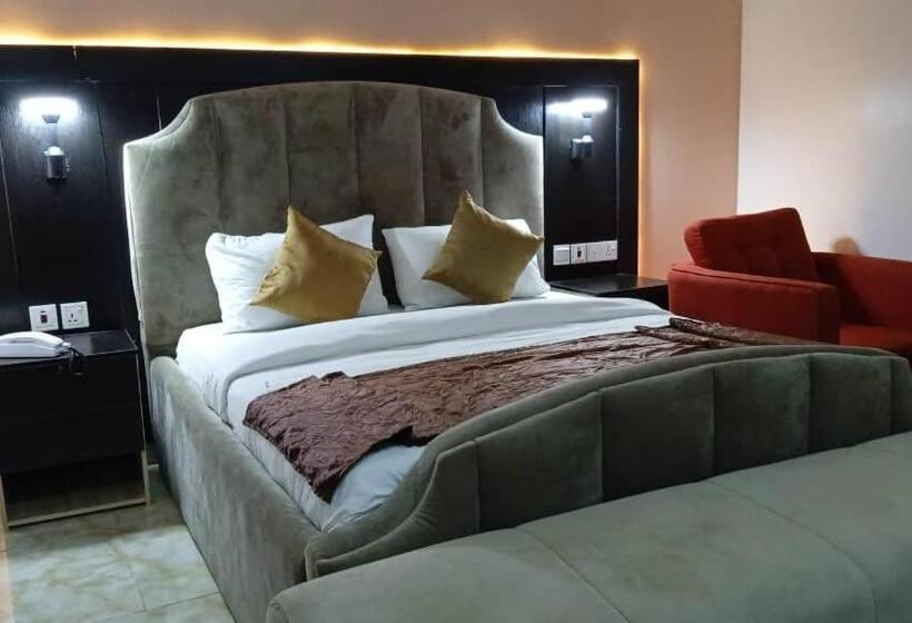 اتاق اکونومی یک تخته, Wizy Hyatt