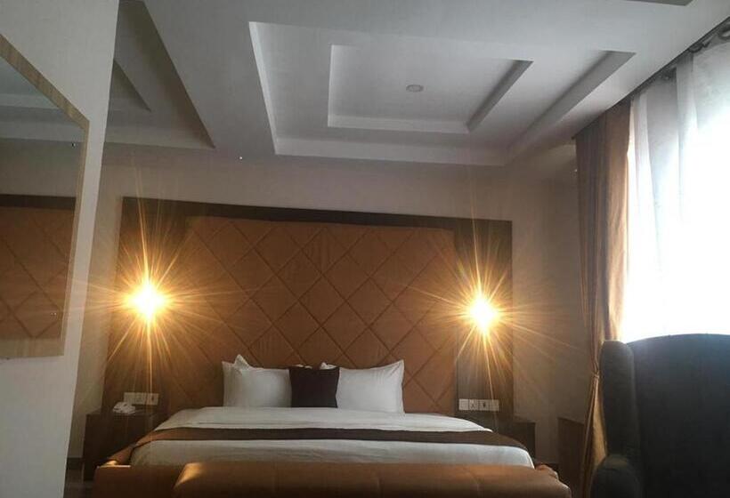 سوییت اجرایی, Wizy Hyatt