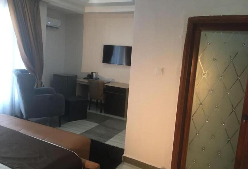 سوییت اجرایی, Wizy Hyatt