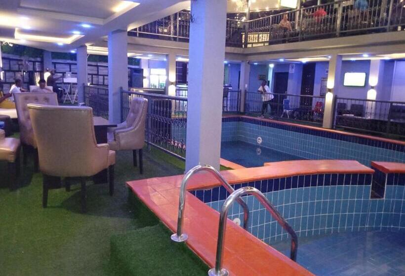 استودیو استاندارد با تخت کینگ, Wizy Hyatt