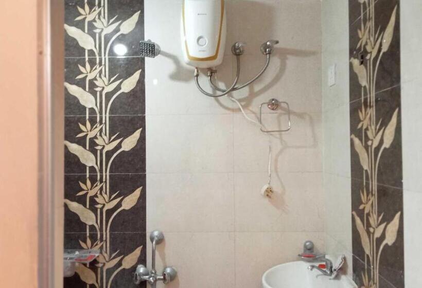 Трехместный Номер Классика, Oyo Bumbum Hotel And Restaurant