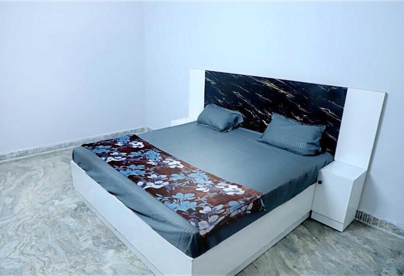 트리플 클래식 룸, Oyo Hotel Galaxy