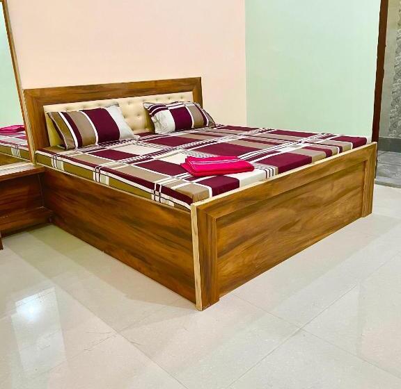 Трехместный Номер Классика, Oyo Hotel Krishna Place