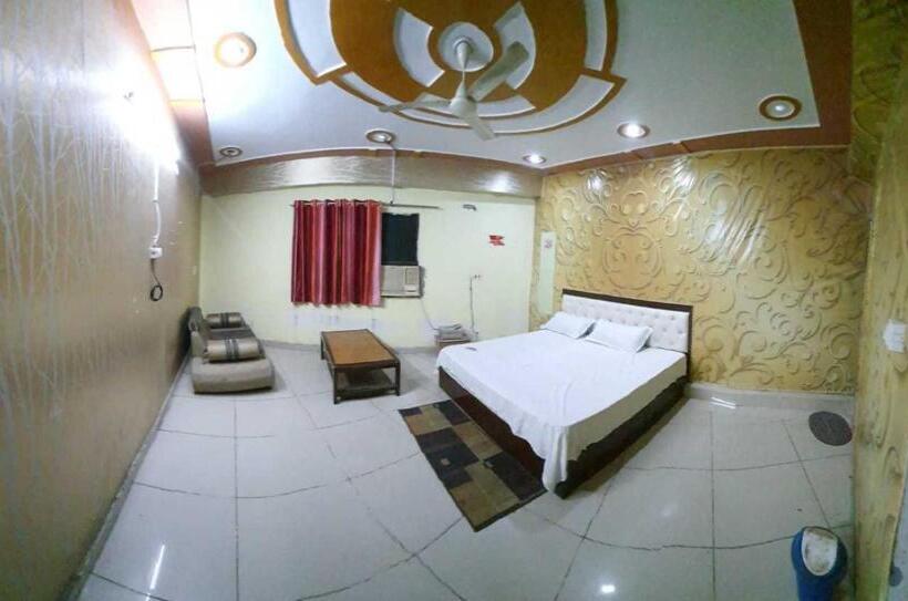 트리플 클래식 룸, Oyo Hotel Pranav