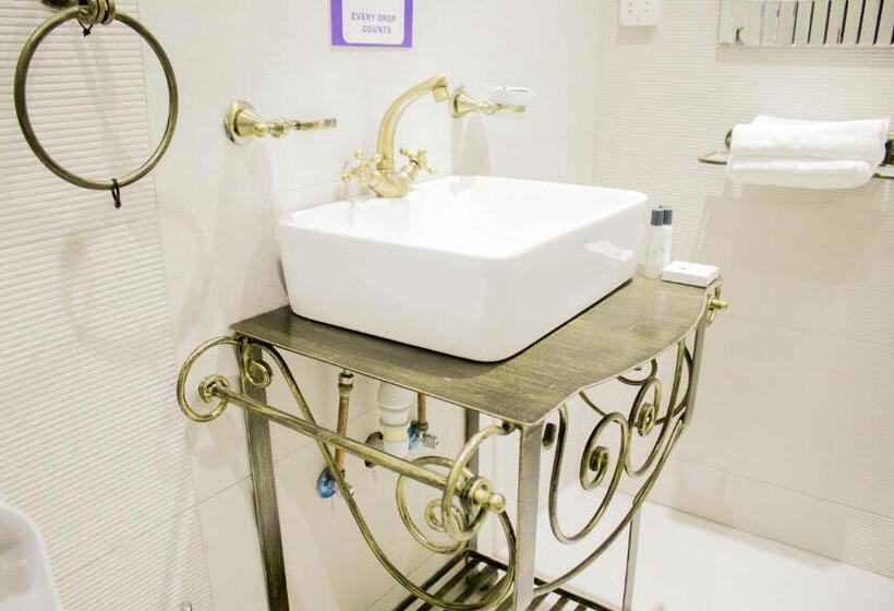 اتاق استاندارد با چشم‌انداز استخر, Pitikwe Hill Guesthouse