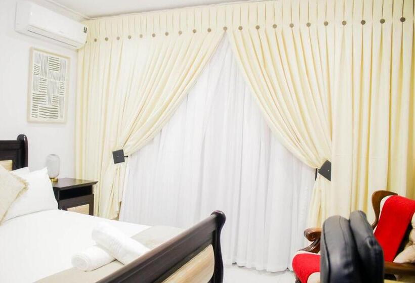 اتاق استاندارد با چشم‌انداز استخر, Pitikwe Hill Guesthouse