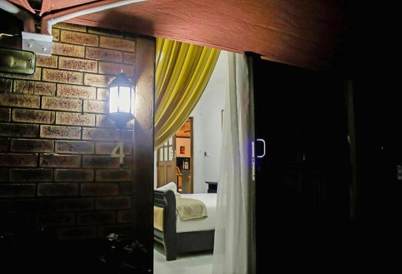 اتاق استاندارد با چشم‌انداز استخر, Pitikwe Hill Guesthouse