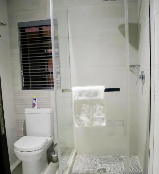 اتاق لوکس, Pitikwe Hill Guesthouse