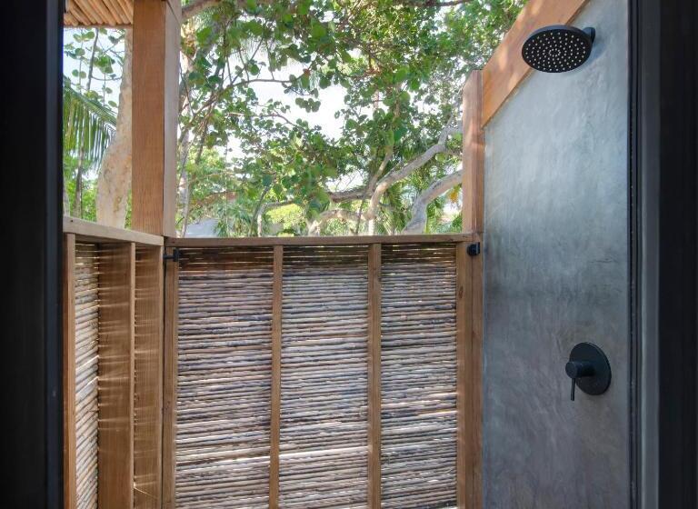 اتاق لوکس با تخت بزرگ, Arca