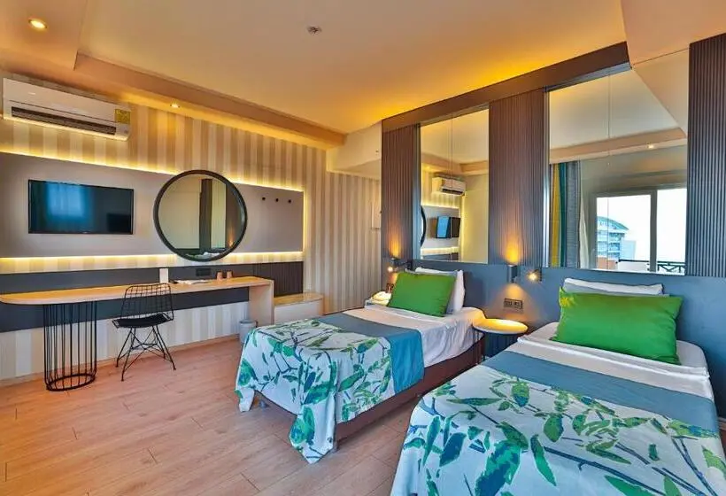 Perhehuone, Eos Beach Resort