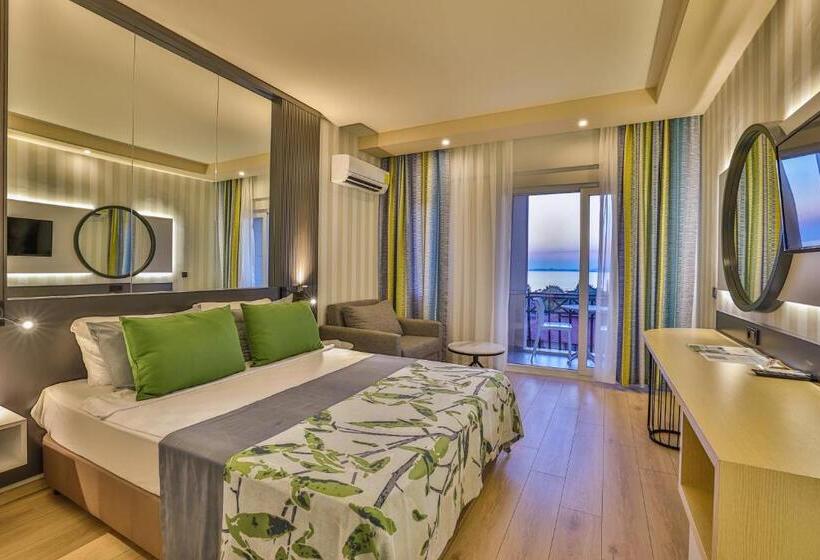 Quarto Familiar, Eos Beach Resort