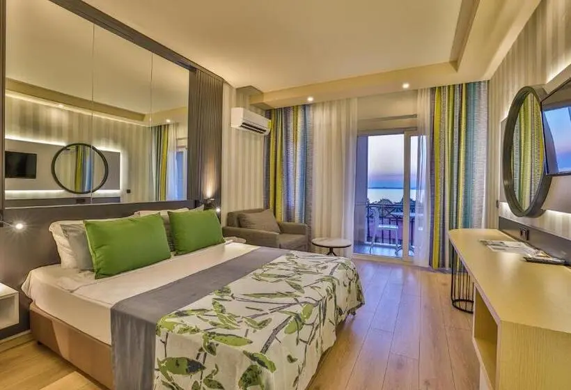 Perhehuone, Eos Beach Resort