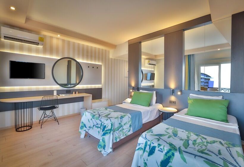 Quarto Familiar, Eos Beach Resort