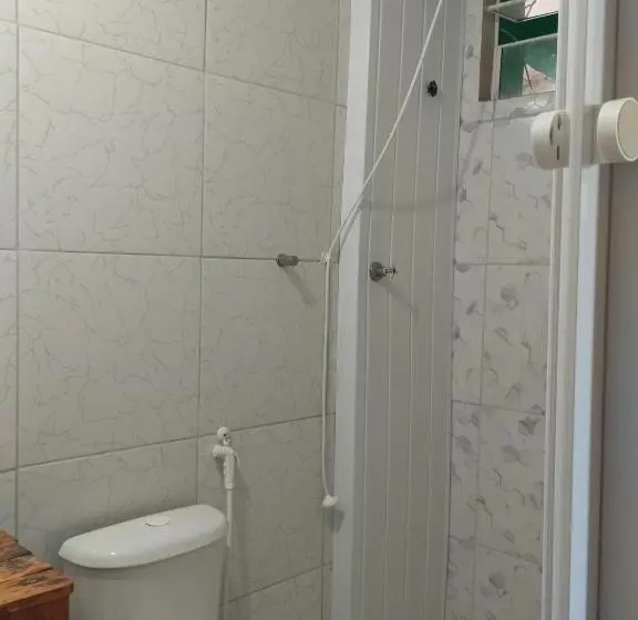 Neljän hengen Economy-huone jaetulla kylpyhuoneella, Seomarujo Rent A Room Morro Branco
