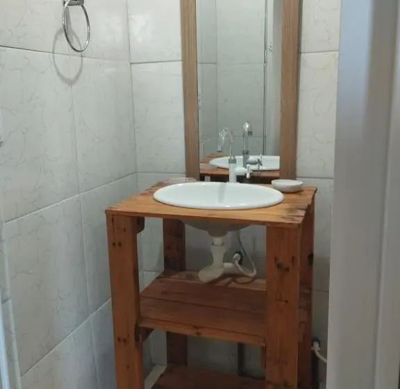 Neljän hengen Economy-huone jaetulla kylpyhuoneella, Seomarujo Rent A Room Morro Branco