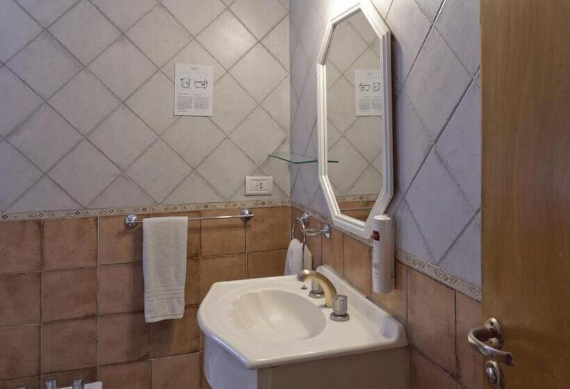 غرفة قياسية ثلاثية, Atlántico Suites