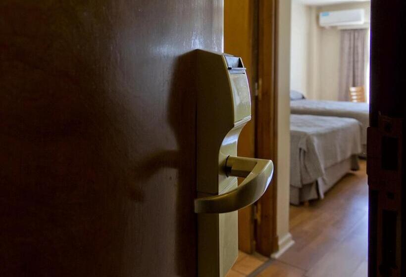 غرفة قياسية ثلاثية, Atlántico Suites