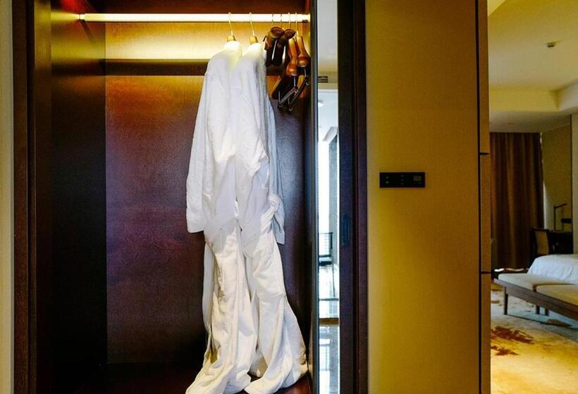 豪华房间, Linyi Mr Right