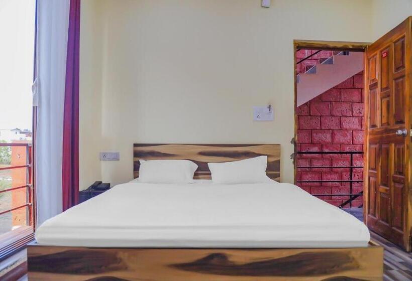 חדר קלאסי לשלושה, Oyo Flagship 84379 York Inn