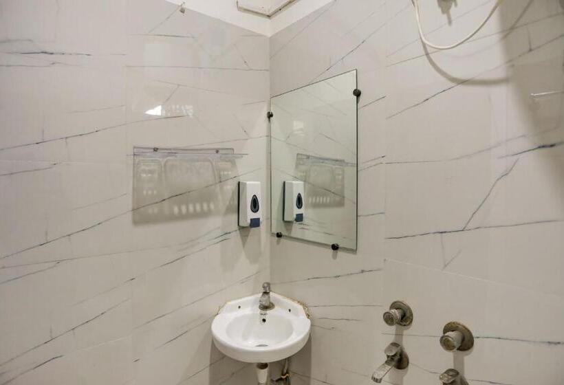 חדר קלאסי לשלושה, Oyo Flagship The Castle