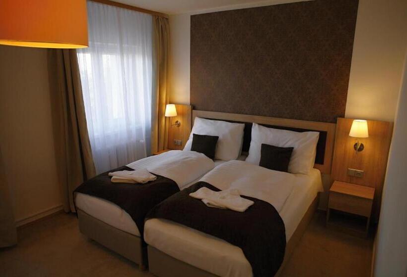 Quarto Estandar, Pod Vlekem