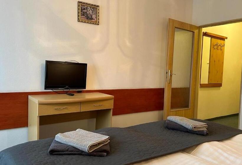 Quarto Economy, Pod Vlekem