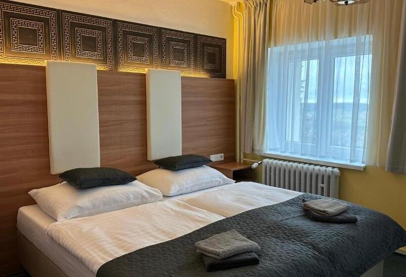 Quarto Triplo Economy, Pod Vlekem