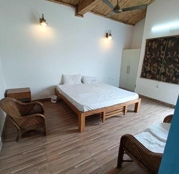 Klassiskt Trippelrum, Spot On Farm House