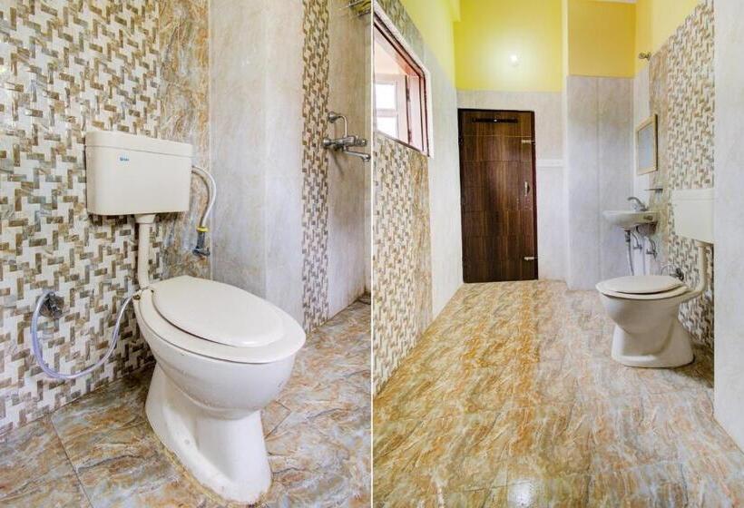 اتاق کلاسیک سه تخته, Oyo Flagship Hotel J.n.d