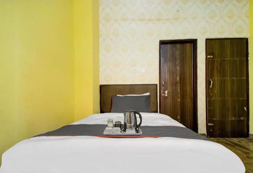トリプルクラシックルーム, Oyo Flagship Hotel J.n.d