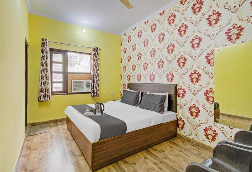 اتاق کلاسیک سه تخته, Oyo Flagship Hotel J.n.d