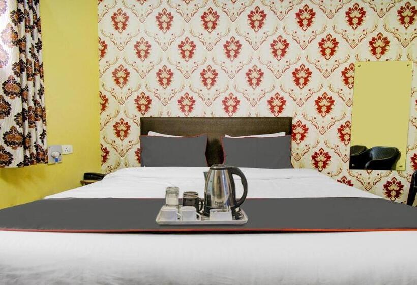 اتاق کلاسیک سه تخته, Oyo Flagship Hotel J.n.d