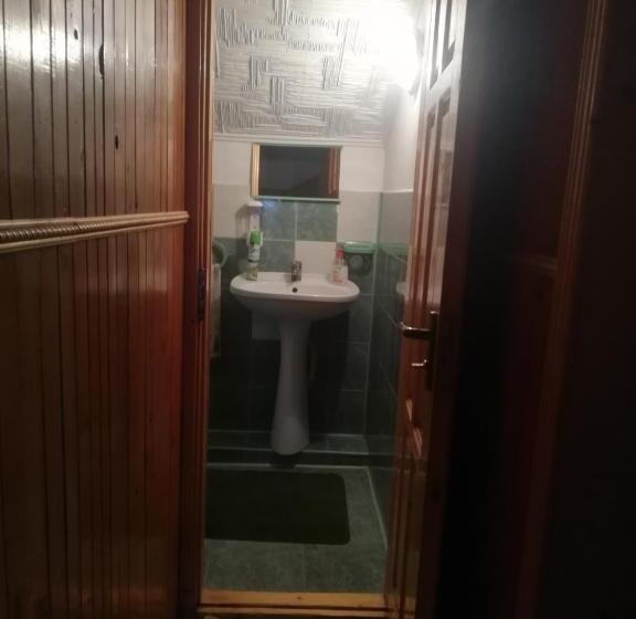 اتاق ساده سه‌ نفره, зима літо