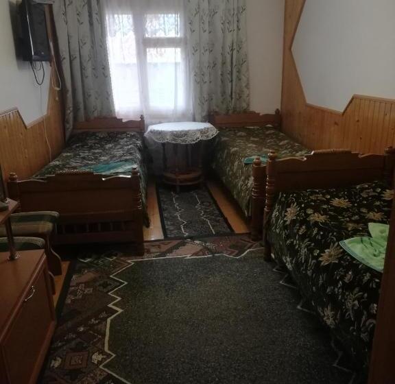 اتاق ساده سه‌ نفره, зима літо