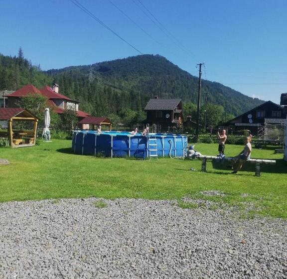 اتاق ساده سه‌ نفره, зима літо