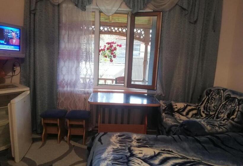 اتاق استاندارد سه نفره, зима літо