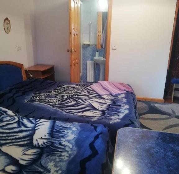 اتاق استاندارد سه نفره, зима літо