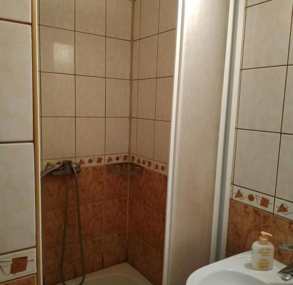 اتاق استاندارد چهار تخته, зима літо