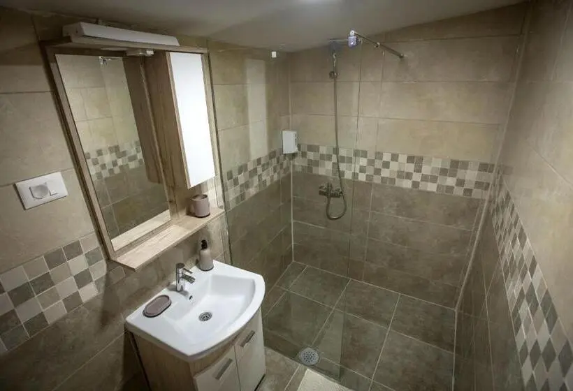 اتاق استاندارد چهار تخته, Apartmani Sp Jovanovic