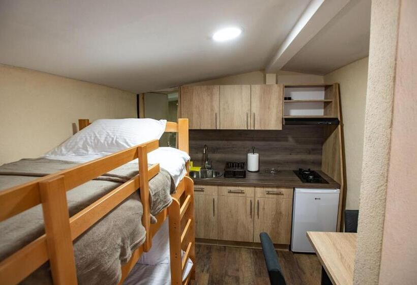 اتاق استاندارد چهار تخته, Apartmani Sp Jovanovic