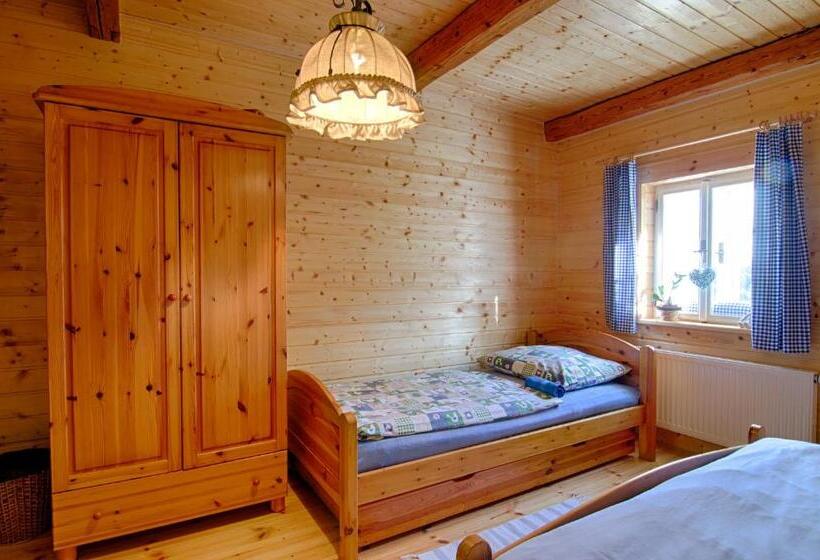 חדר סטנדרט לשלושה, Bouda 66