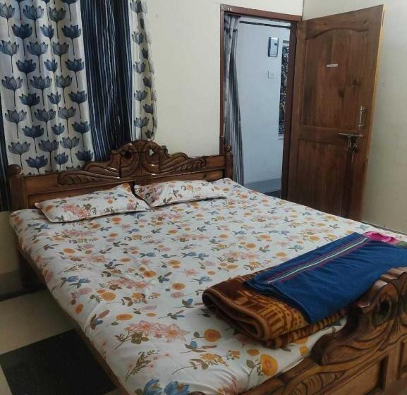 آپارتمان 1 خوابه, Oyo Home Krishna Bhawan