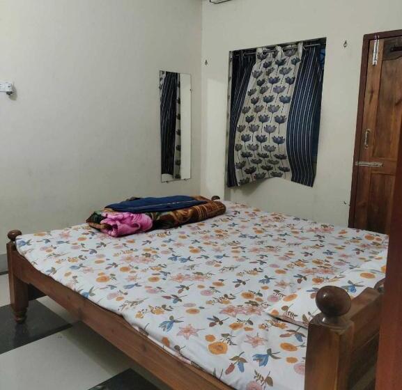 آپارتمان 1 خوابه, Oyo Home Krishna Bhawan