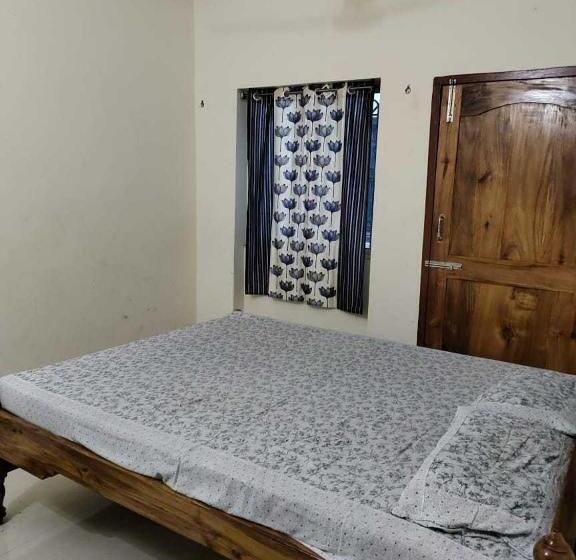 آپارتمان 1 خوابه, Oyo Home Krishna Bhawan