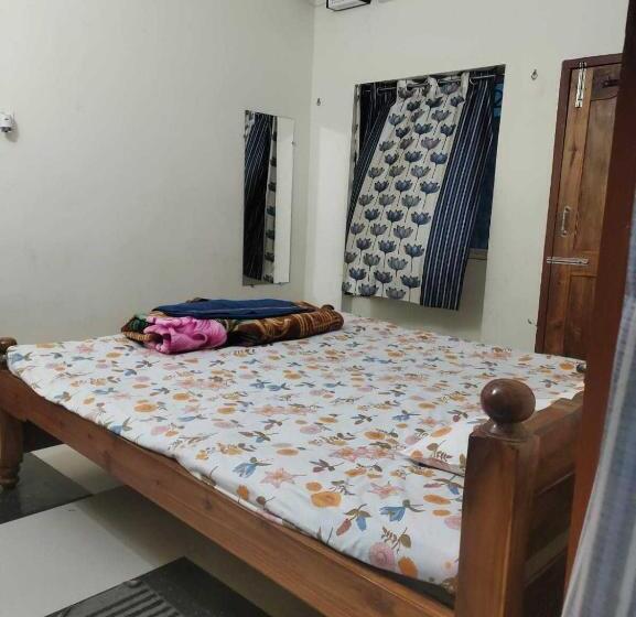 آپارتمان 1 خوابه, Oyo Home Krishna Bhawan