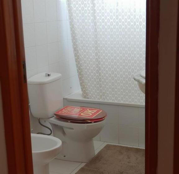 共用房间的床, Yard