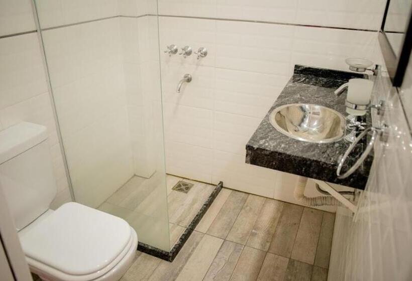 اتاق استاندارد با چشمانداز باغ, Aurelia