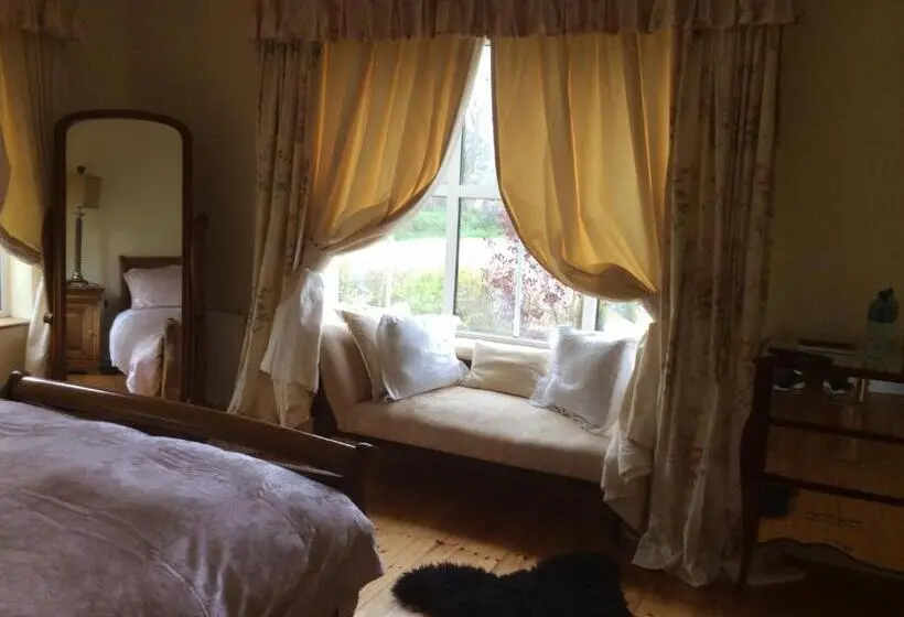 デラックスルーム, Keyfield House